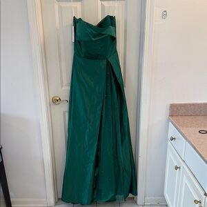 Elegant Strapless Green Gown